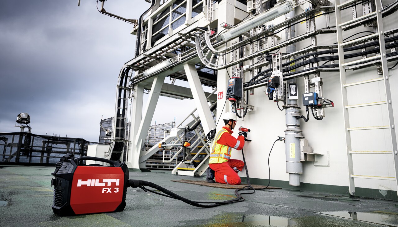 Fastening on steel in corrosive environments